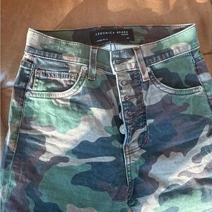Veronica Beard Green Camouflage pants